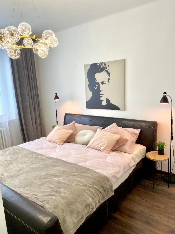 James Dean Apartment - Next To Nivy Bus Station & Mall Pressburg Exterior foto