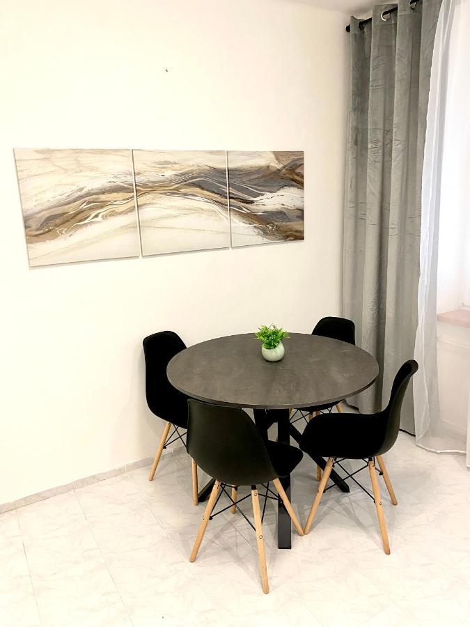James Dean Apartment - Next To Nivy Bus Station & Mall Pressburg Exterior foto